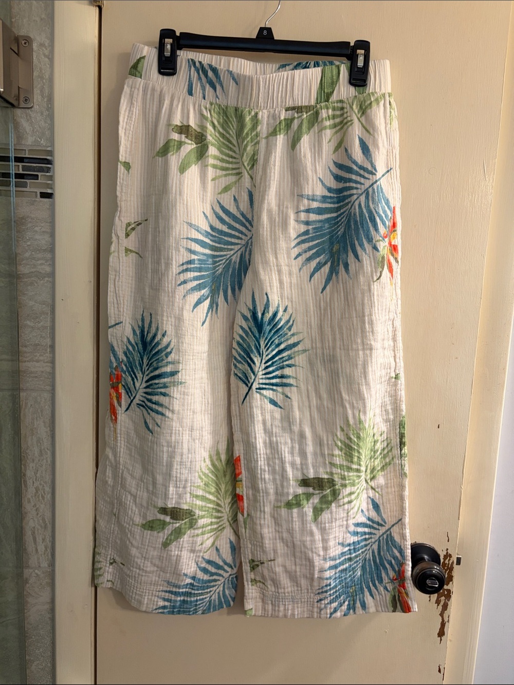 Chico's White Cropped Tropical-Print Pull-On Pants